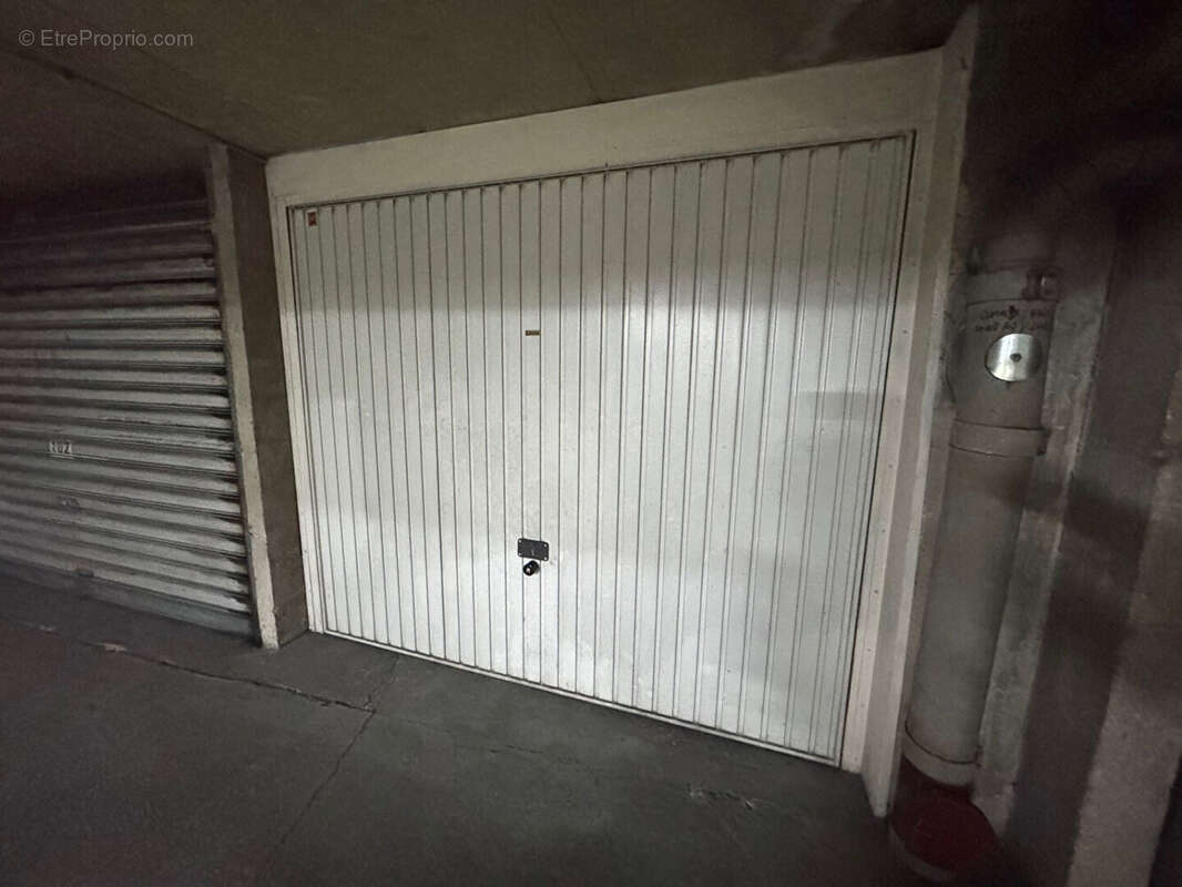 Parking à PARIS-12E