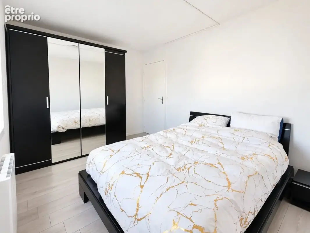 À VENDRE  Beau T3 avec balcon, piscine et 2 parkings - photo 3
