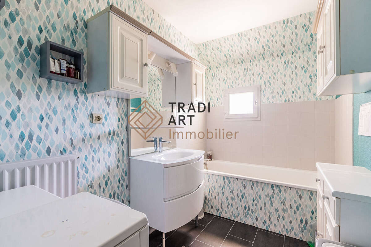 Maison à SAINTE-GENEVIEVE-DES-BOIS