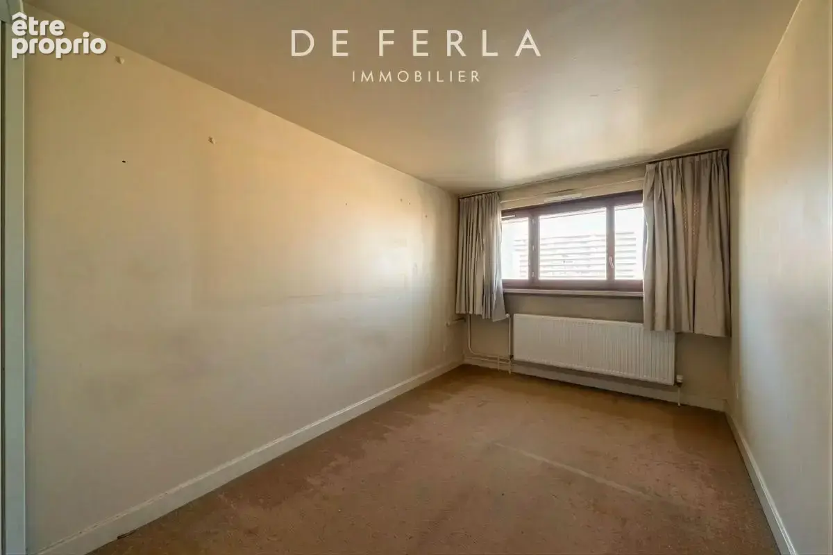 Appartement lumineux au 8e étage — 114 m² à réinventer entièrement - photo 9