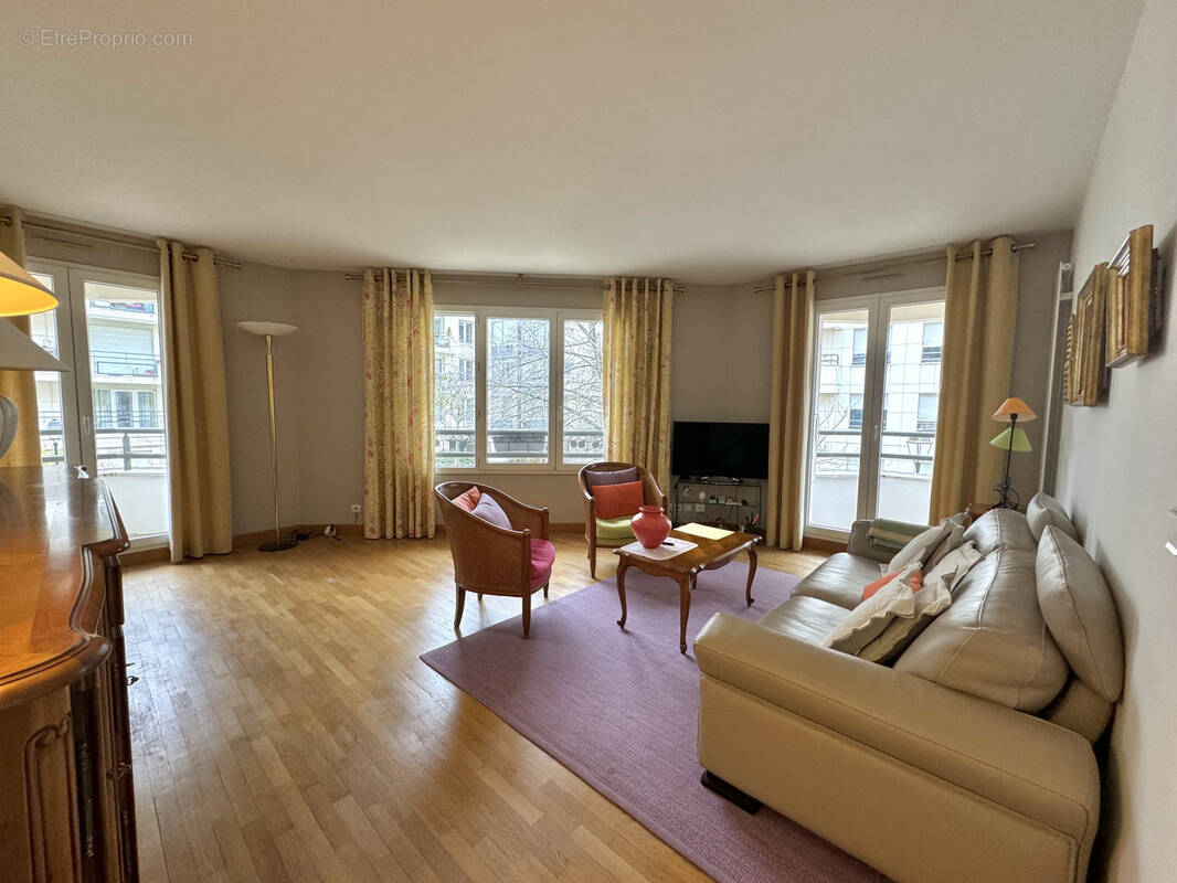 Appartement à COURBEVOIE