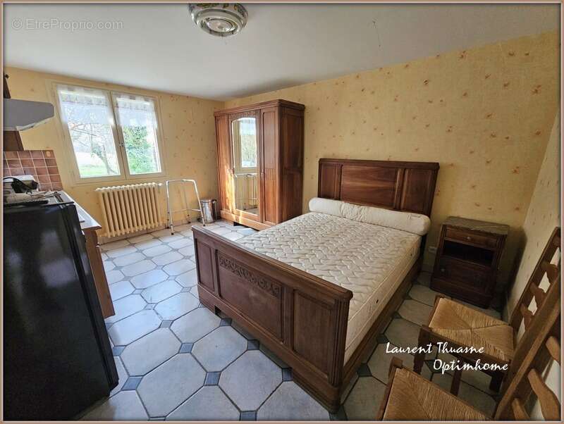 Maison à SAINT-PIERRE-DE-CHIGNAC