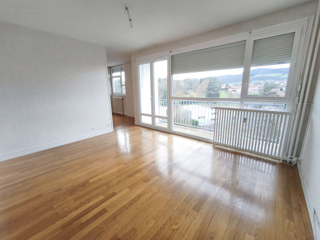 Firminy, 3P+C, parking. - photo 2
