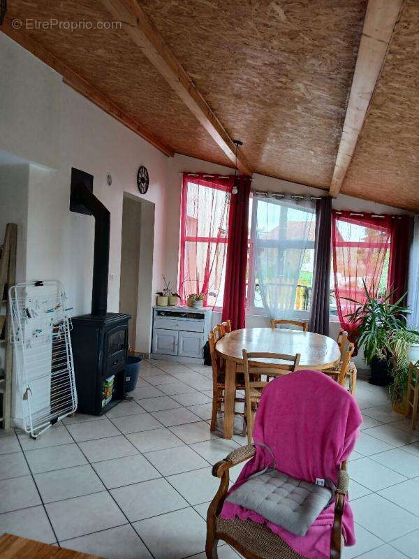 Maison à SAINT-LAURENT-SUR-GORRE