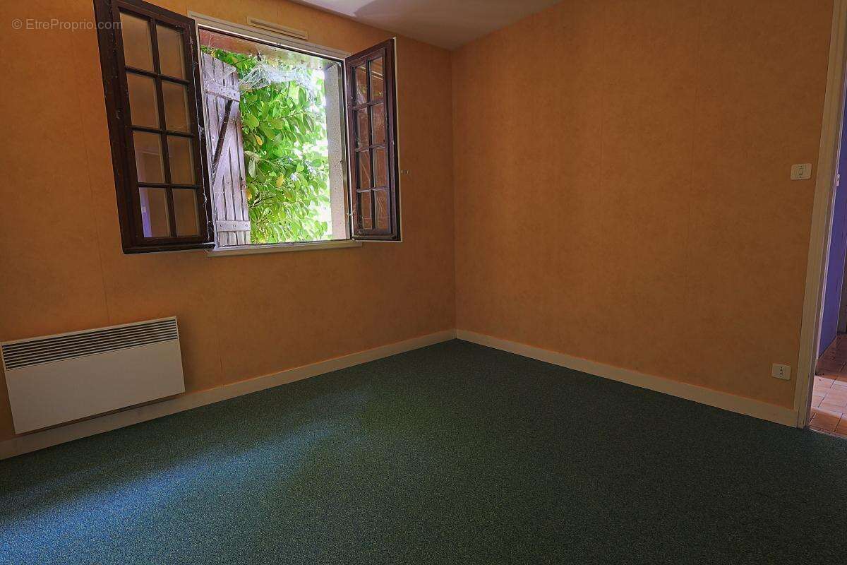 Maison - 107 m² - Isigny-le-Buat (50) - photo 4