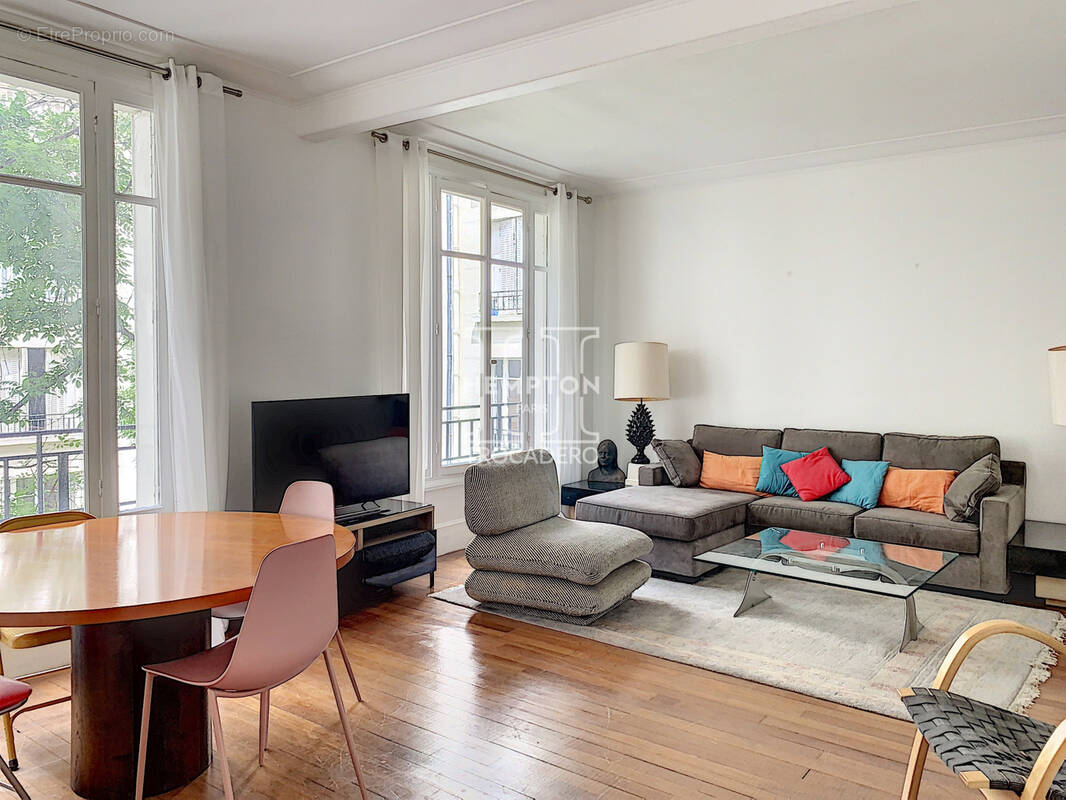 Appartement à PARIS-16E