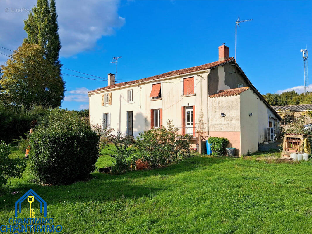 Maison à LA CAILLERE-SAINT-HILAIRE