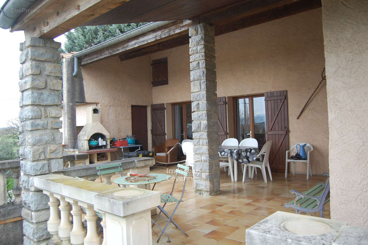 Maison à SAINT-HILAIRE-DE-BRETHMAS