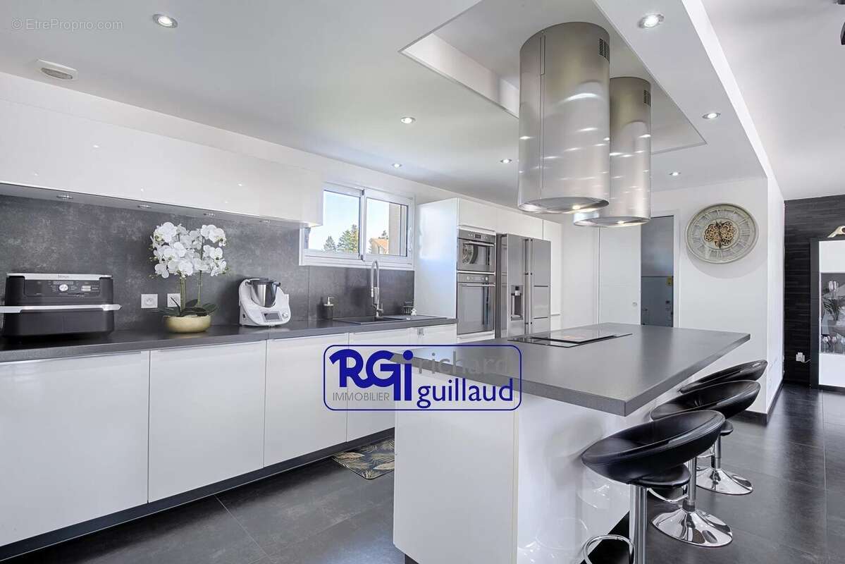 Maison à LA TOUR-DU-PIN