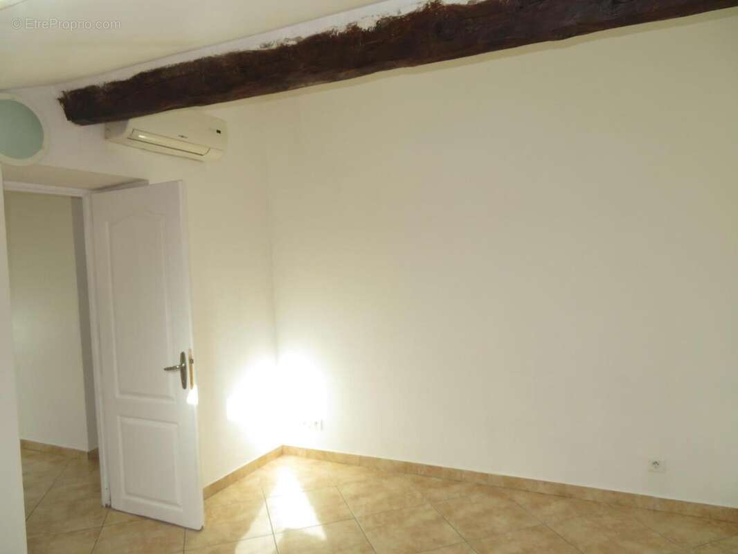   - Appartement à DRAGUIGNAN
