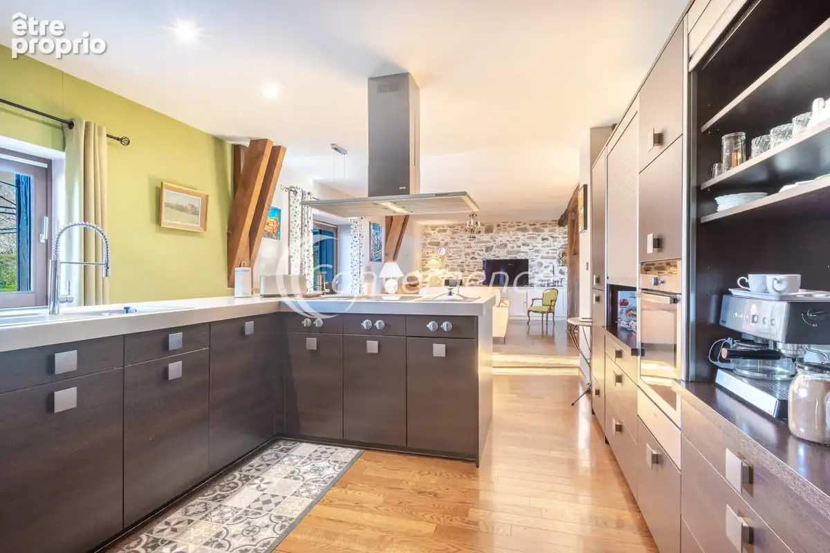 Grange rénovée de 204 m2 et gîte T3 indépendant de 72 m2 - photo 8
