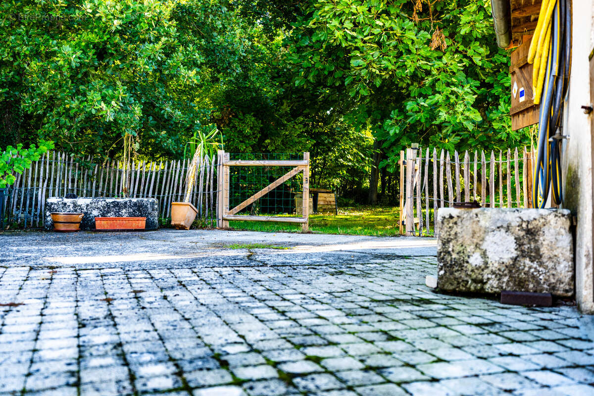 Maison à MAUZE-SUR-LE-MIGNON
