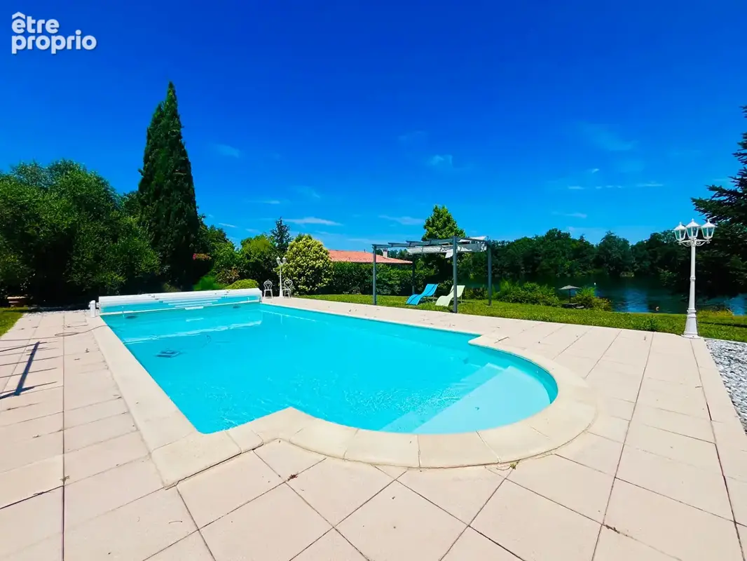 Au Temple/Lot, magnifique propriété au bord du Lot, avec parc et piscine. - photo 4