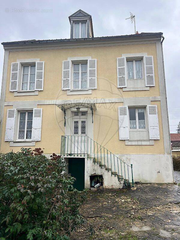 Maison à MONTEREAU-FAULT-YONNE