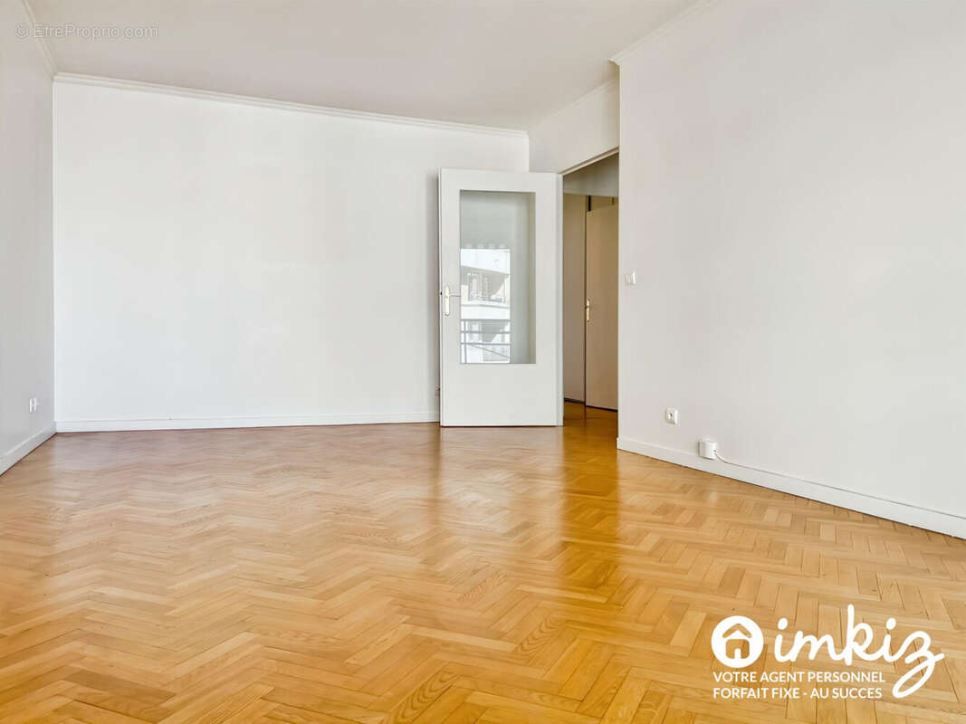 Appartement à COURBEVOIE