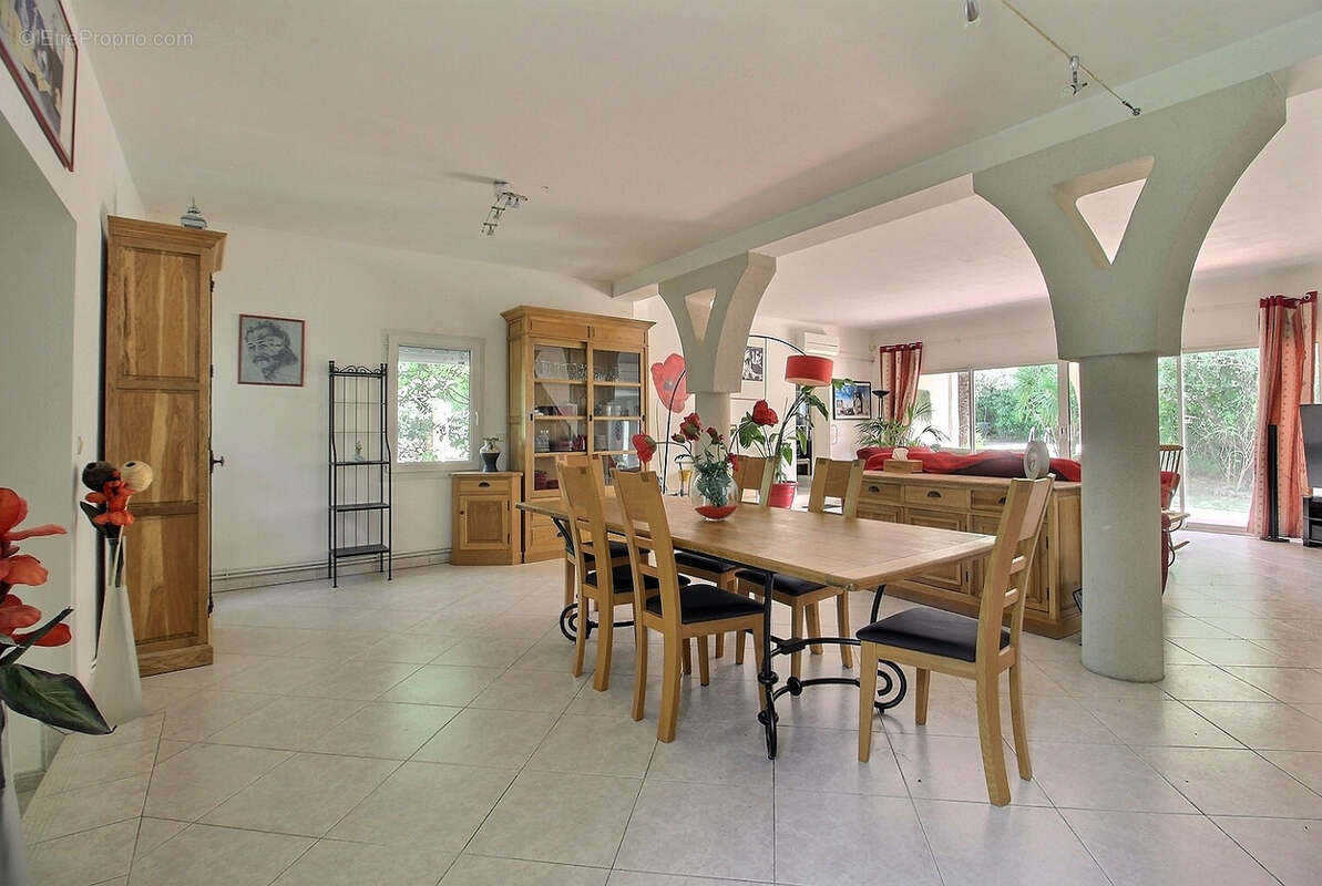 Maison à VIOLS-EN-LAVAL