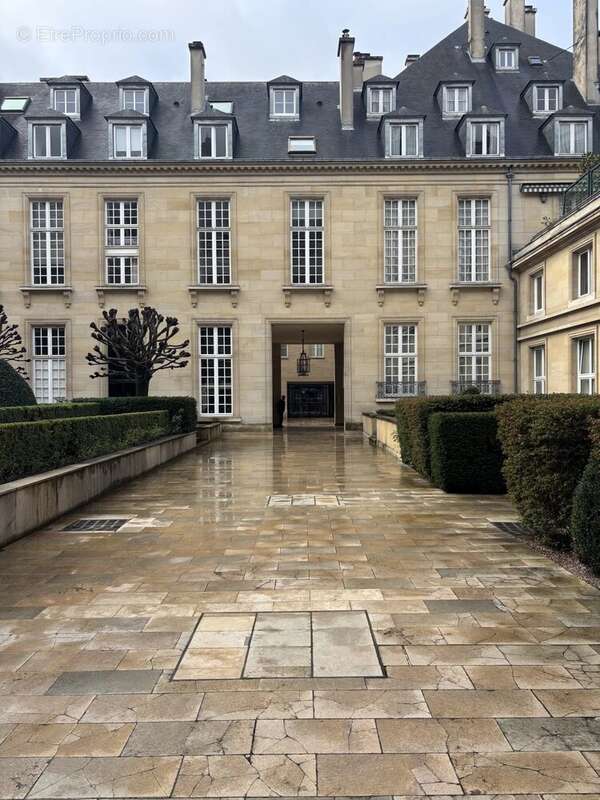 Commerce à PARIS-3E