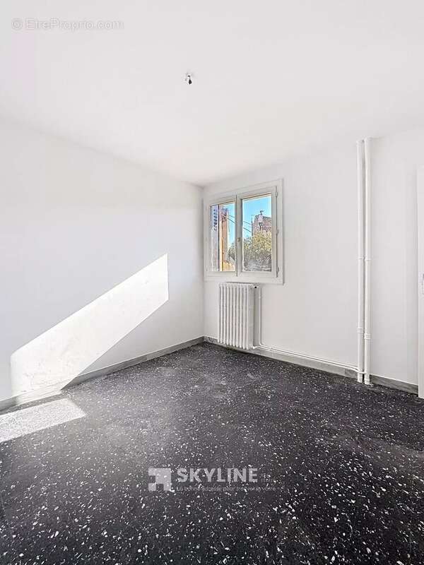 Appartement à MARSEILLE-4E