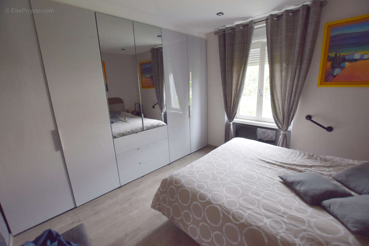 Maison à VIEUX-CHARMONT