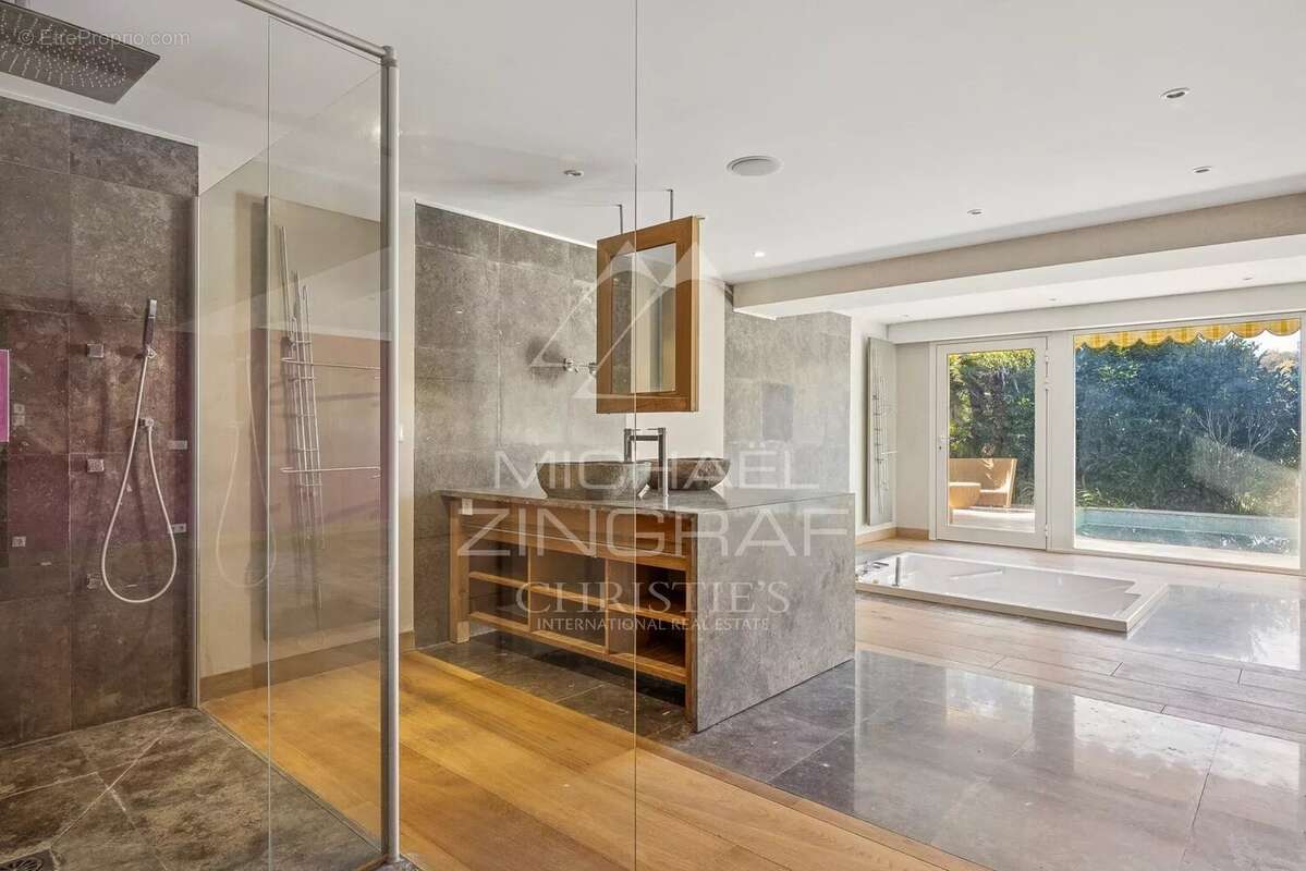 Maison à ROQUEFORT-LES-PINS