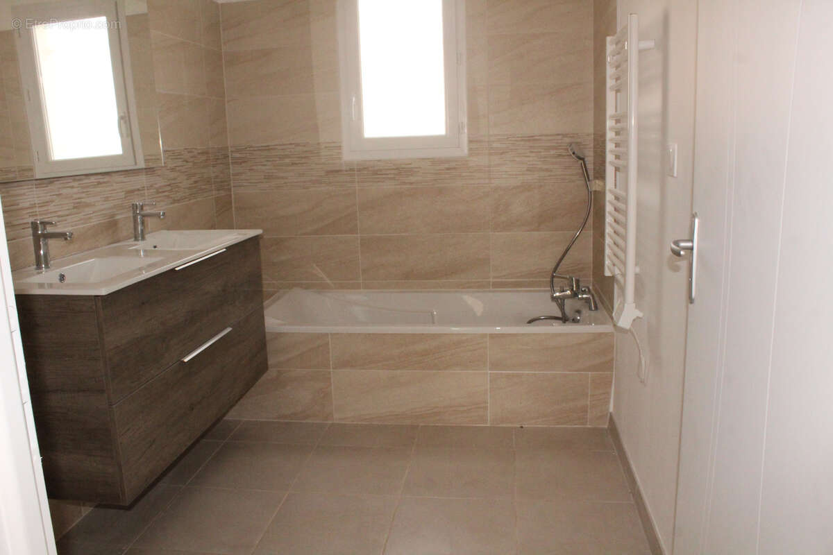 Maison à NEGREPELISSE