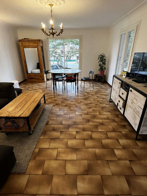 Maison à SAINTE-COLOMBE-EN-BRUILHOIS