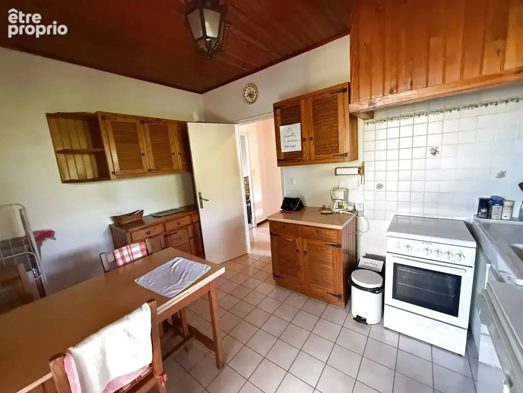 Maison de plain pied  avec piscine sur 2420 m2 de terrain arbore - photo 9