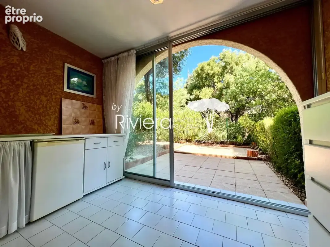T2 en rez de jardin avec terrasse et parking s/sol ! - photo 3