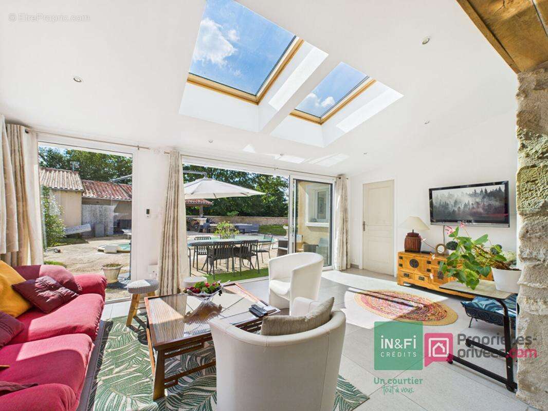 Maison à NOUAILLE-MAUPERTUIS