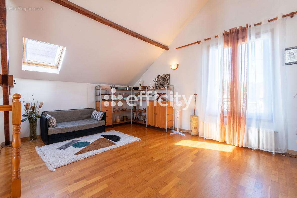 Maison à VILLENEUVE-LE-ROI