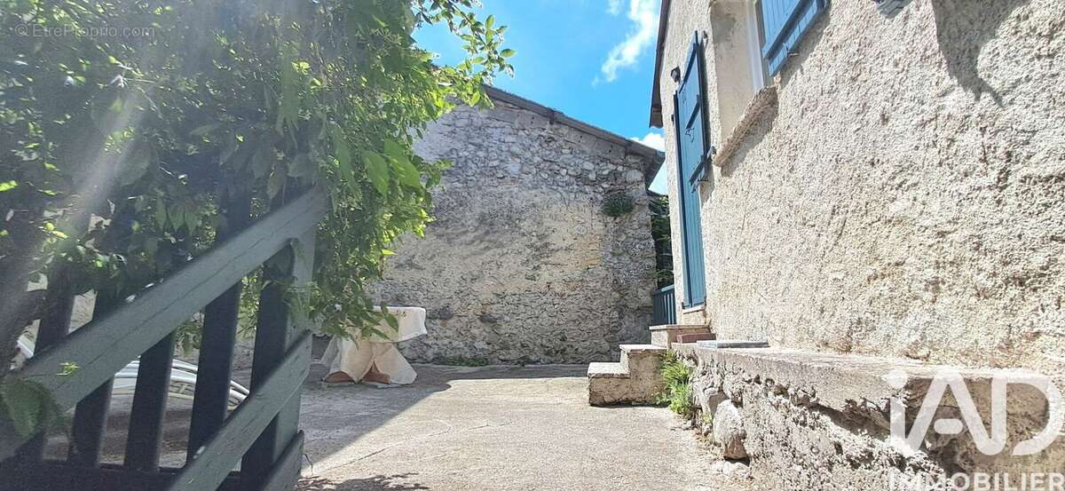 Maison 72 m² à Poyols  - photo 6