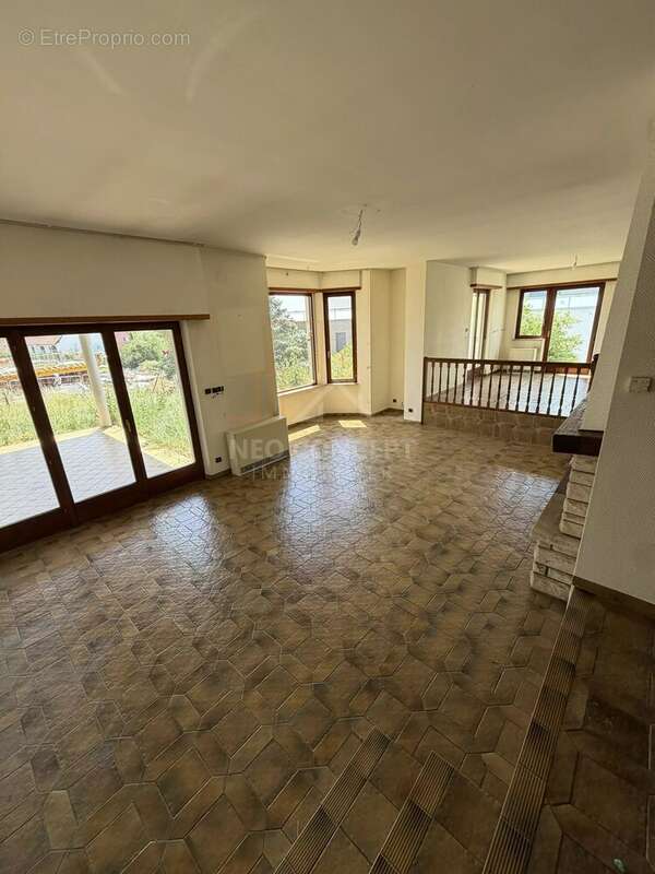 TRUCHTERSHEIM  Maison 5 pièces  160 m² habitables  Terrain de 11 ares Garage et sous-sol - photo 4