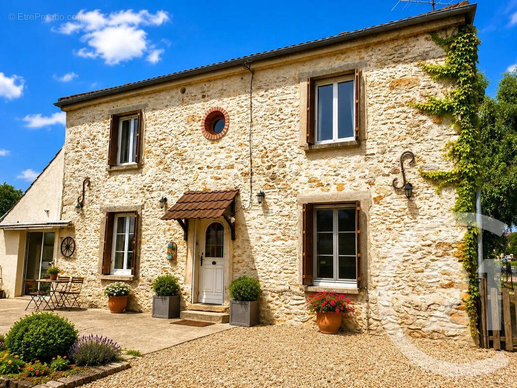 Maison à LA CHAPELLE-RABLAIS