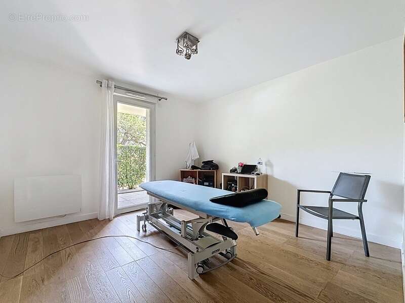 Commerce à SAINT-CYR-SUR-LOIRE