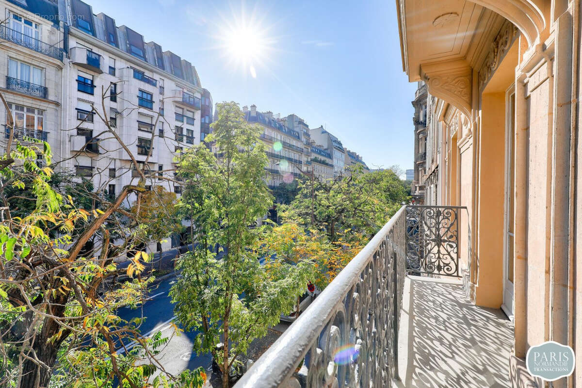 Appartement à PARIS-17E