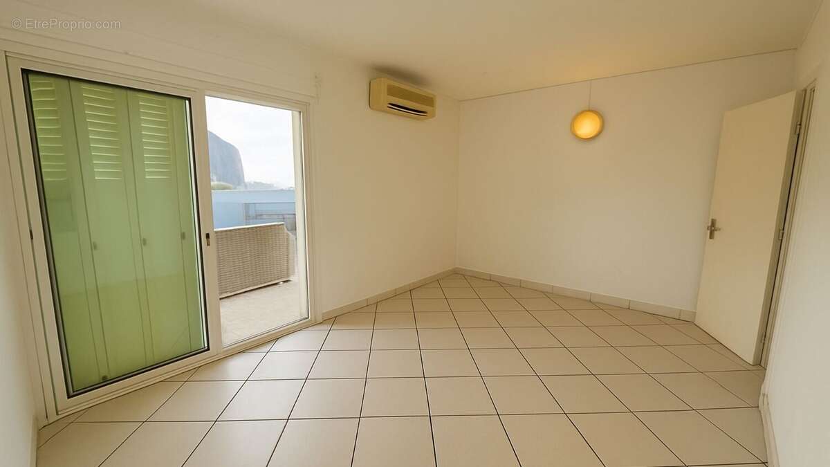 Appartement 60 m² à Saint-Denis  - photo 6