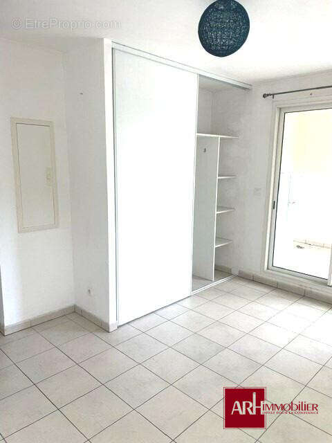 Appartement 28 m² à Saint-Denis  - photo 4