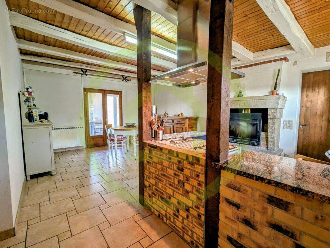 Maison à CHARETTE-VARENNES