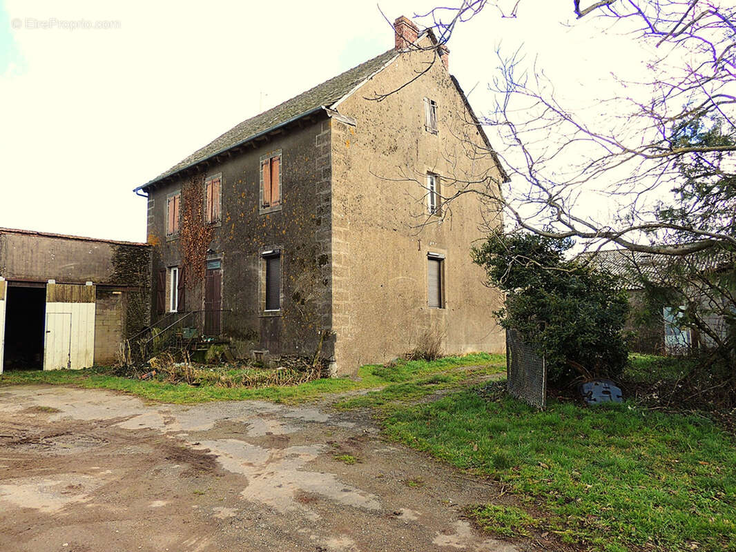 Maison à RIEUPEYROUX