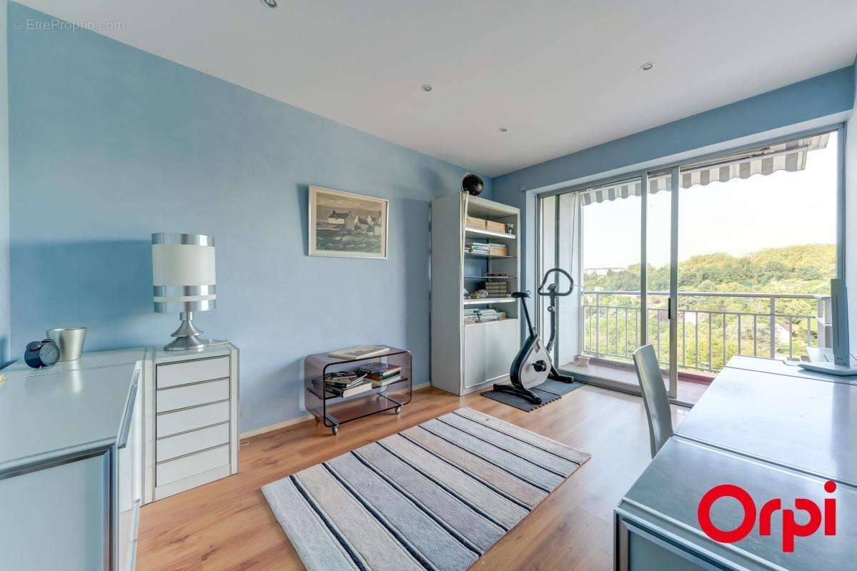 À VENDRE – Chambre avec balcon dans la prestigieuse résidence Le Petit Versailles – Caluire-et-Cuire - photo 2