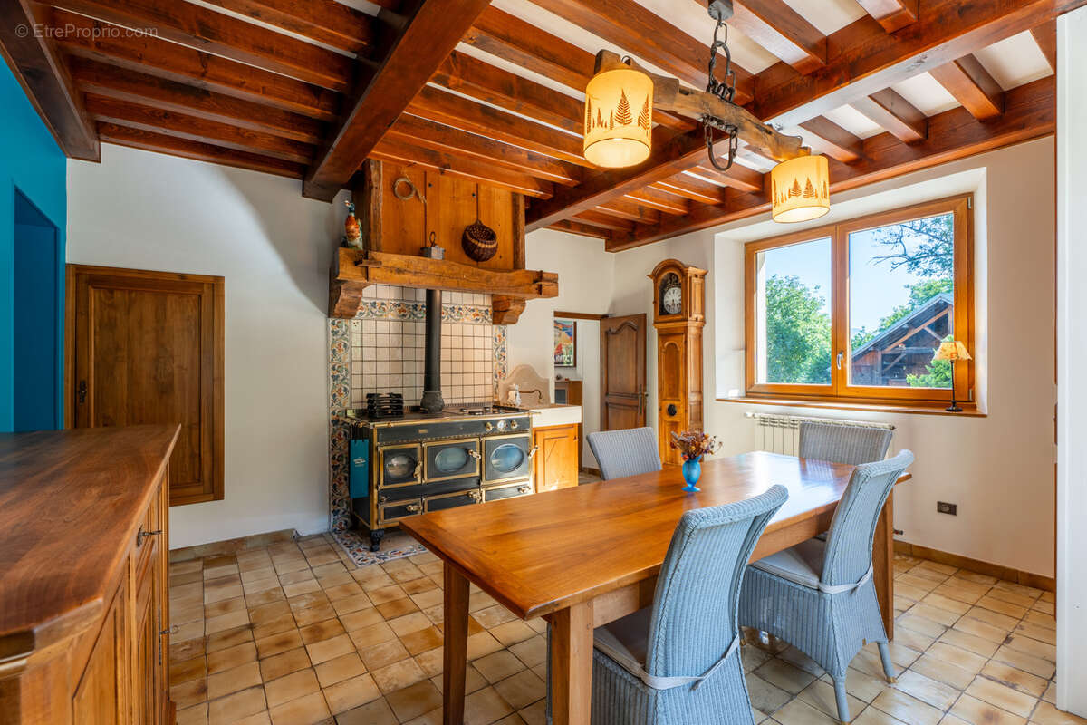 Le Noyer - Ferme rénovée de caractère - potentiel de 336m2 habitable - 2.630m2 de terrain plat - photo 9
