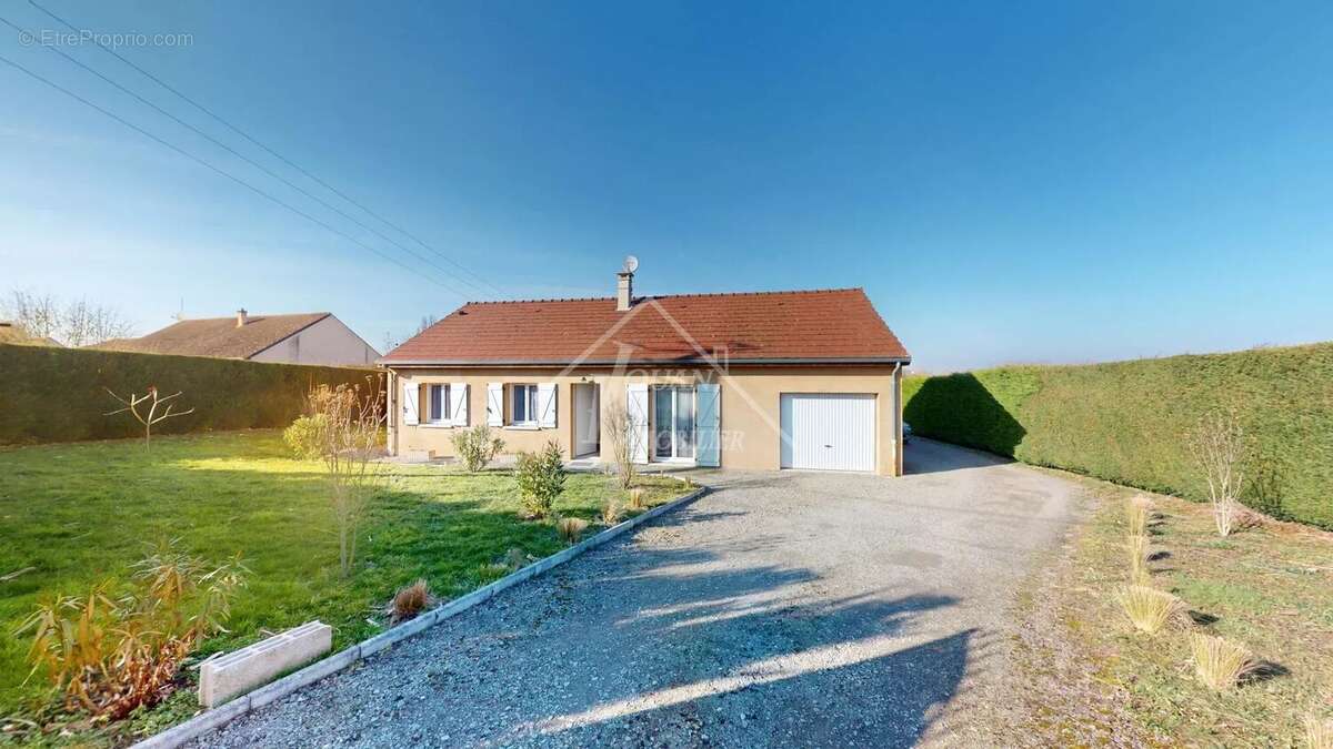 Maison à CHAREIL-CINTRAT