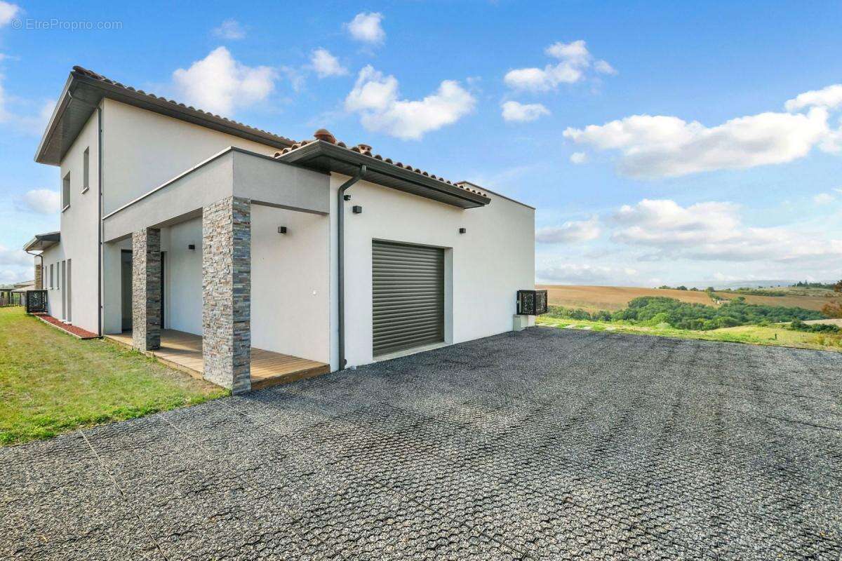 Maison à LACROIX-FALGARDE