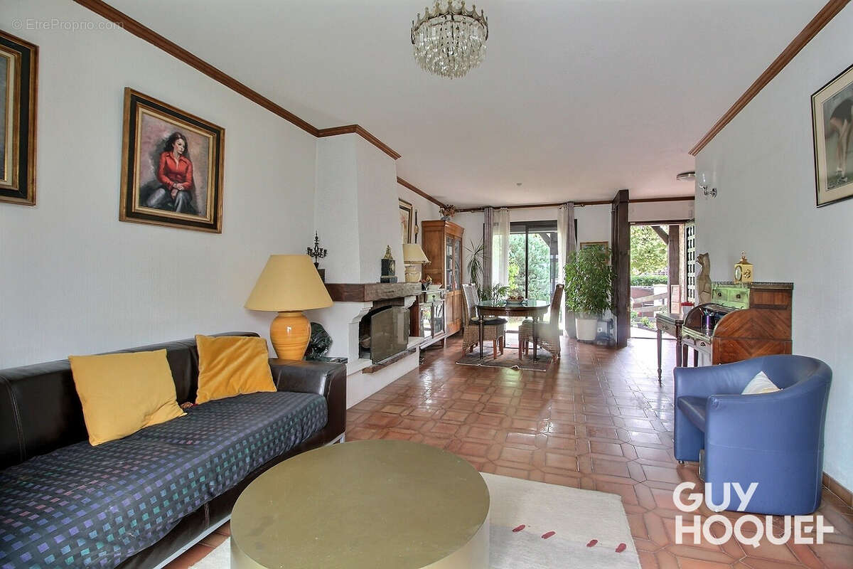 Maison à SAINTE-GENEVIEVE-DES-BOIS