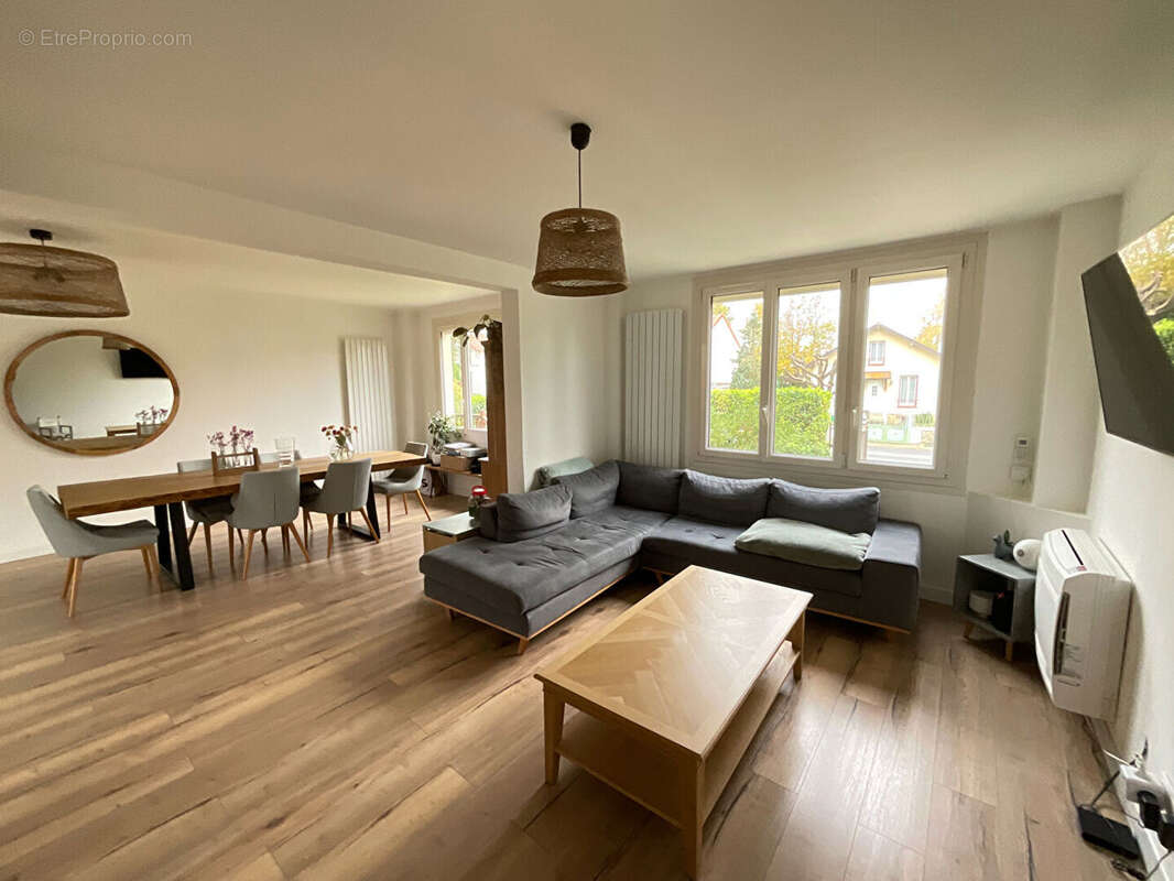 Maison à MAURECOURT