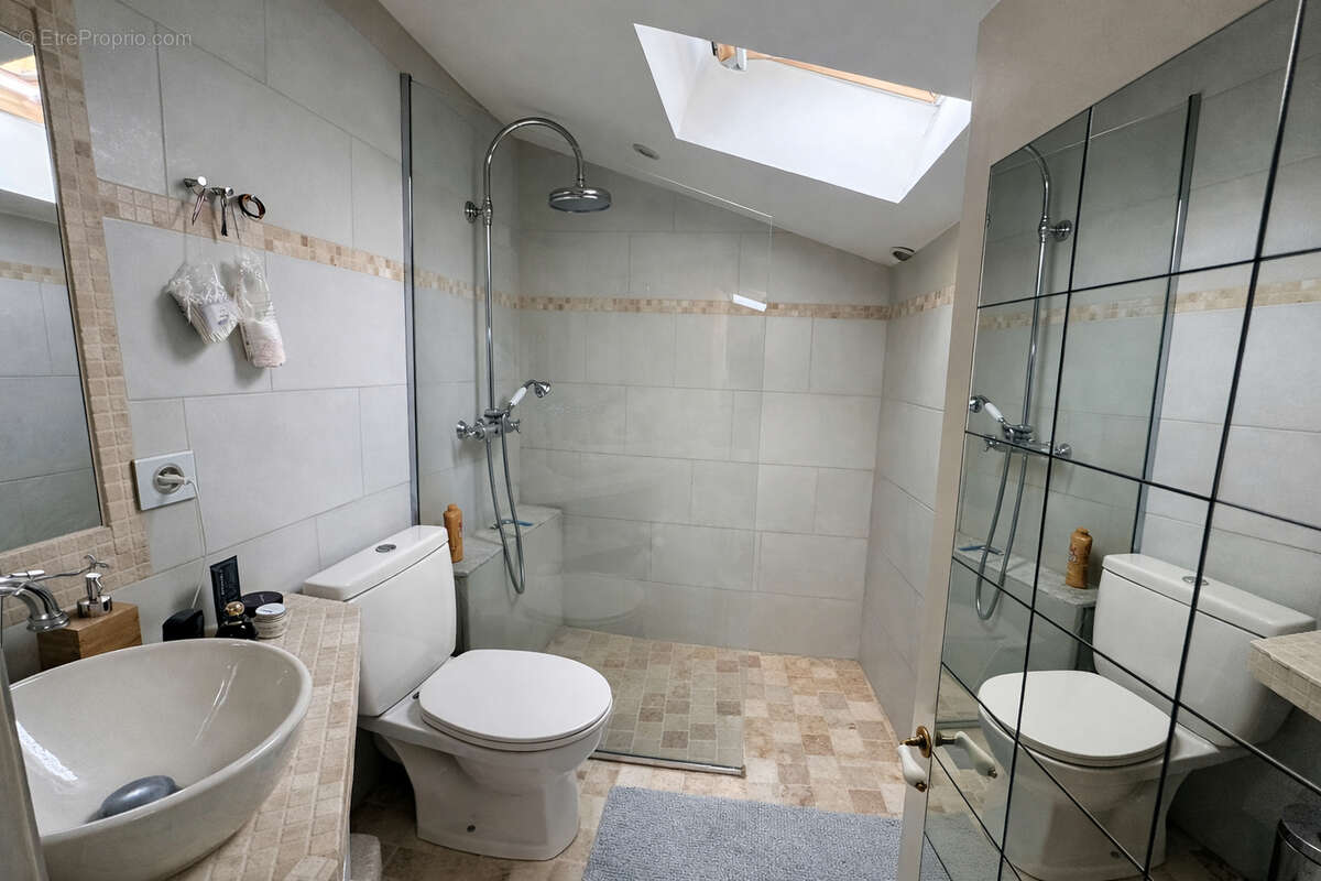 Appartement à COLLONGES-AU-MONT-D'OR