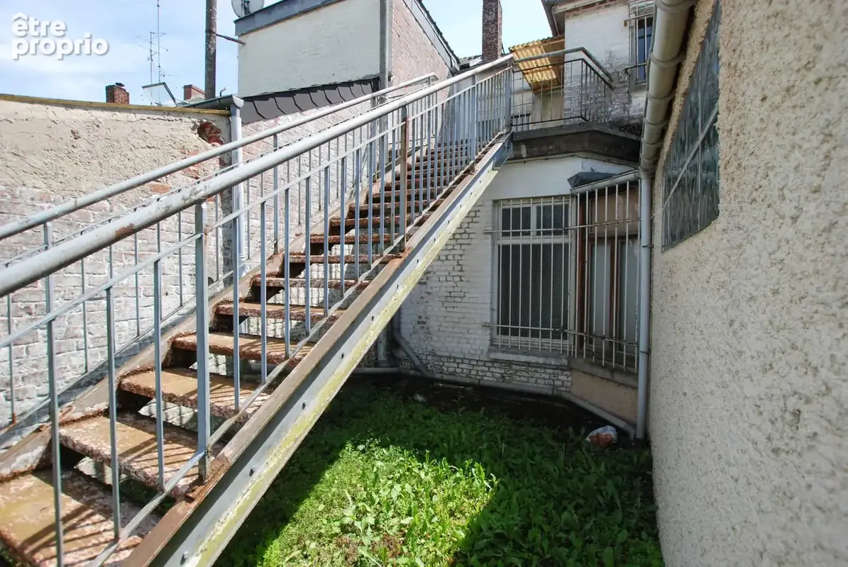 Immeuble de caractère offrant de nombreuses possibilités d'aménagement - photo 8