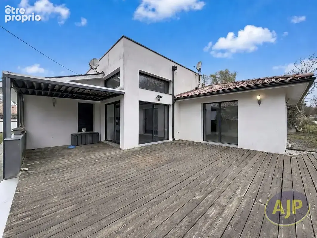Photo Maison à Salles au prix de 424 000€