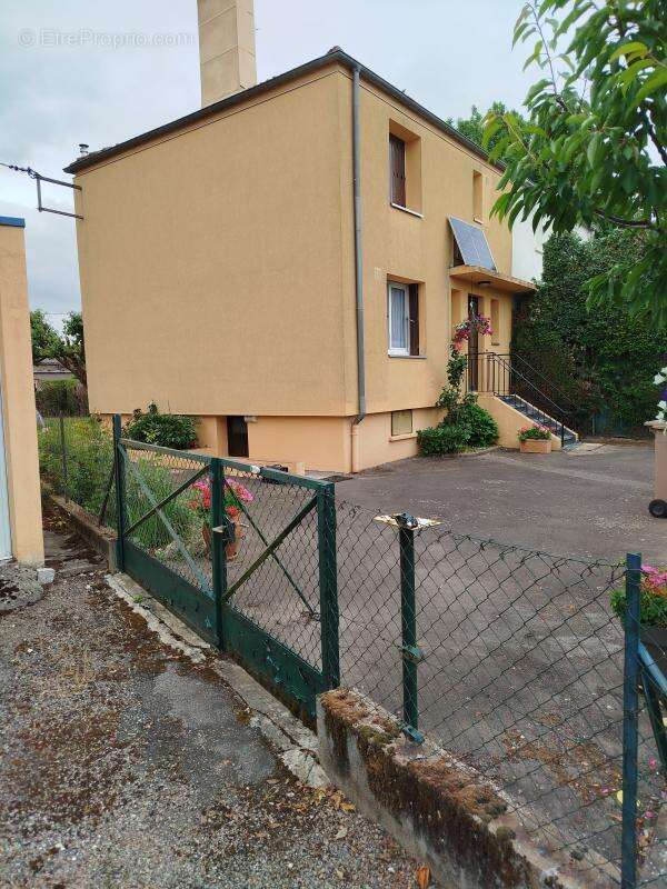 Maison de ville  avec terrain et garage- vente viagère occupée une personne - photo 2