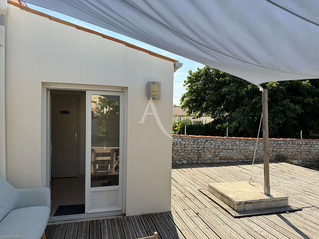Maison familiale 4 pièces avec 2 garages à Port-des-Barques - photo 3